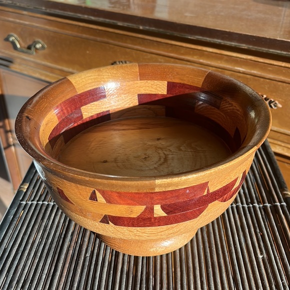 Beautiful footed wood bowl with multiple wood colors - Picture 3 of 9